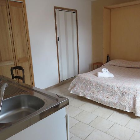 Lanuéjols Cafe De La Place Gite & Chambres D'Hotes "Lou Pastre" מראה חיצוני תמונה