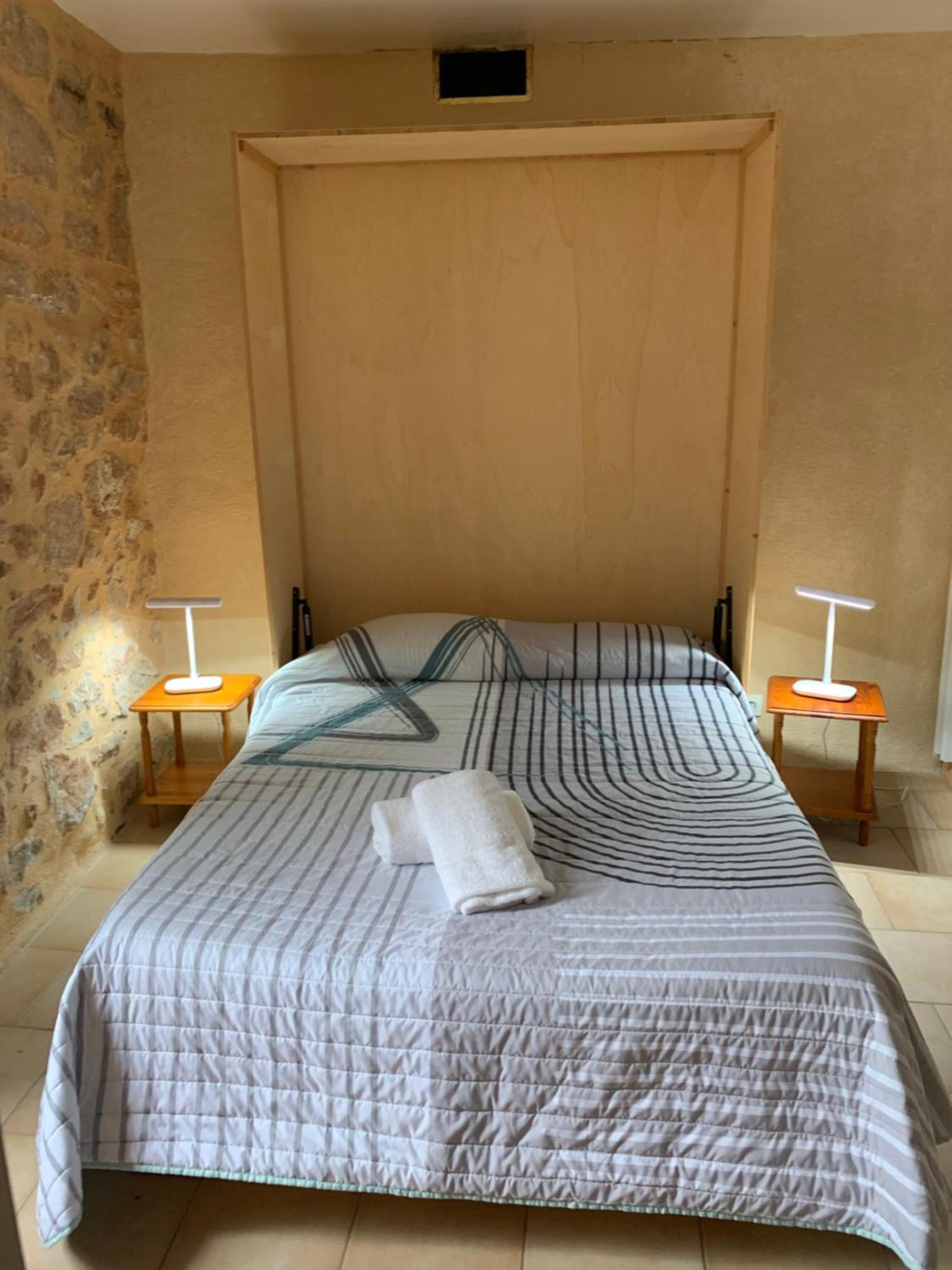 Lanuéjols Cafe De La Place Gite & Chambres D'Hotes "Lou Pastre" מראה חיצוני תמונה