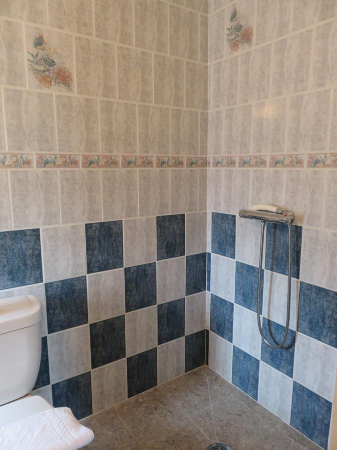 Lanuéjols Cafe De La Place Gite & Chambres D'Hotes "Lou Pastre" מראה חיצוני תמונה