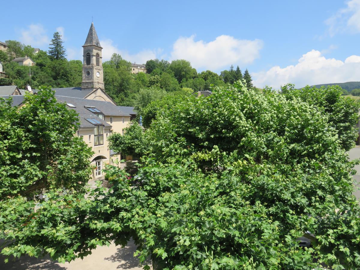 Lanuéjols Cafe De La Place Gite & Chambres D'Hotes "Lou Pastre" מראה חיצוני תמונה