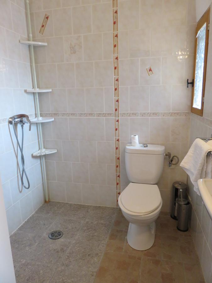 Lanuéjols Cafe De La Place Gite & Chambres D'Hotes "Lou Pastre" מראה חיצוני תמונה